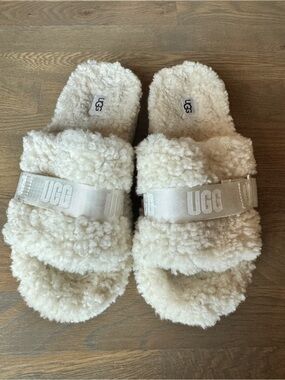 UGG Fluffita White Fluffy Fuzzy Platform
Slide